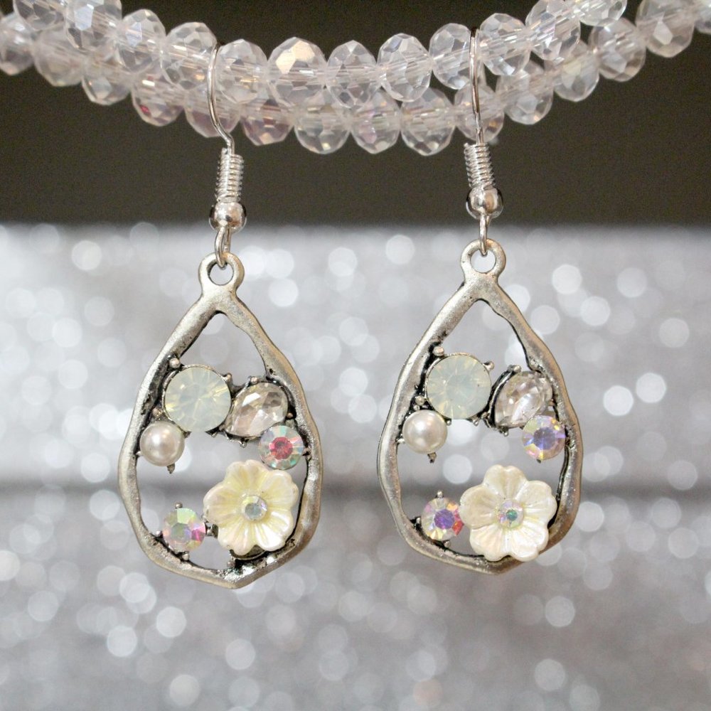 Flower teardrop rhinestone dangle earrings
